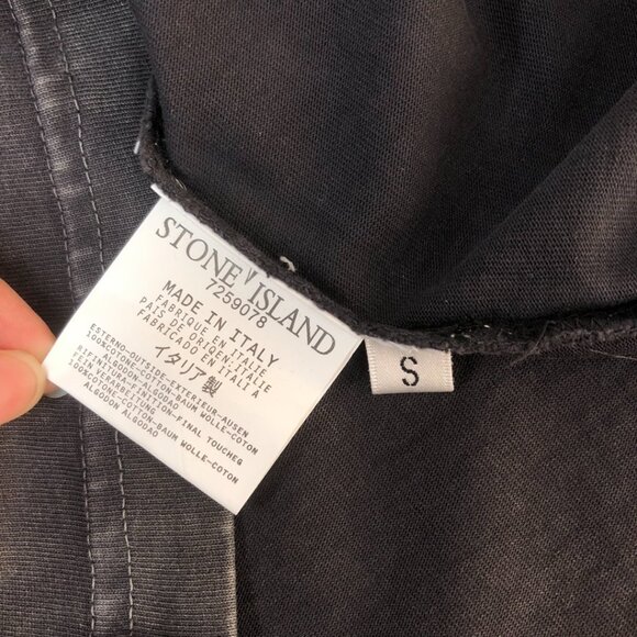 Stone Island T - shirt and Shorts - Picture 4 of 9